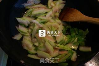 Stir-fried Peppers with Watermelon Peel recipe