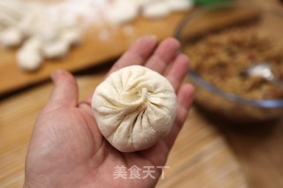 Big Baozi with Shredded Pork and Carrot recipe