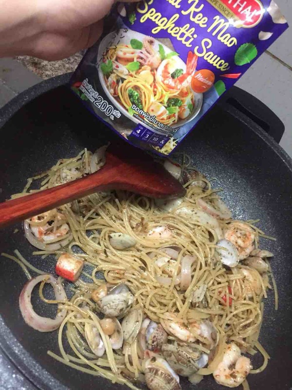 Seafood Spaghetti with Basil Sauce recipe