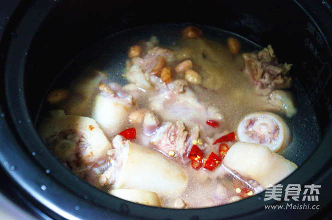 Peanut Stewed Pork Tail recipe