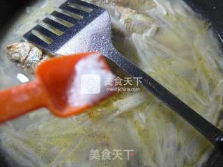 Yellow Croaker Soup with Shredded Radish recipe