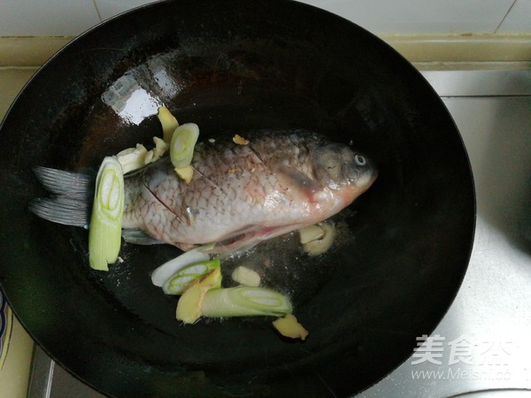 Stewed Crucian Carp with Sauce recipe