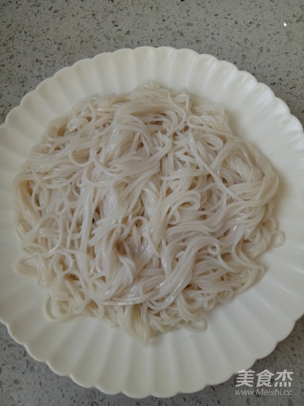 Bitter Chrysanthemum Sausage Noodles recipe