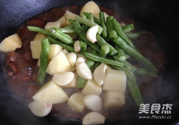 Stewed Pork Belly with Potatoes and Beans recipe