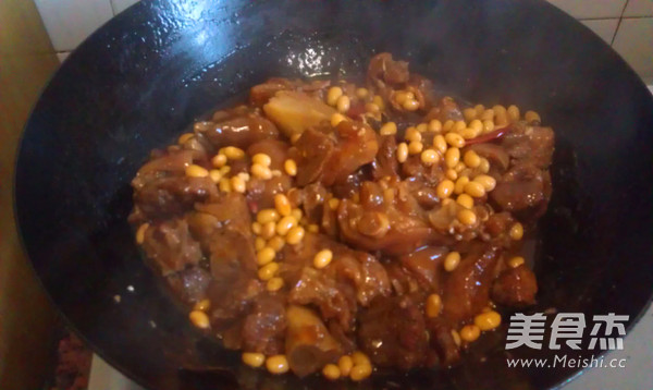 Braised Pork Trotters with Soybeans recipe