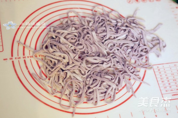 Purple Cabbage Hand Rolled Noodles recipe