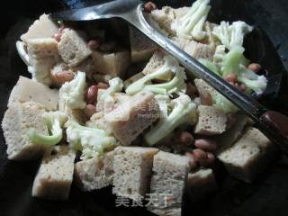 Peanuts Roasted Bran and Boiled Cauliflower recipe