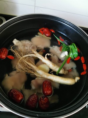 Super Milk Tonifying Qi and Blood Pig's Trotters Soup recipe