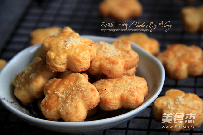 Cheddar Cheese Flower Biscuits recipe