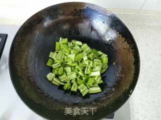 Stir-fried Diced Chicken with Hot Peppers recipe