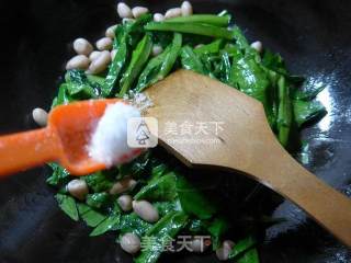 Stir-fried Lettuce with Peanuts recipe