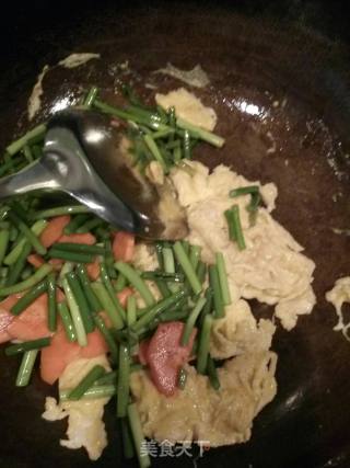 Scrambled Eggs with Garlic Moss recipe