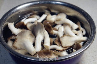 Mushroom Fish Head Soup recipe