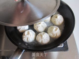 Pan-fried Baozi with Meat Stuffing recipe