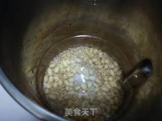 Oatmeal and Wolfberry Soy Milk recipe