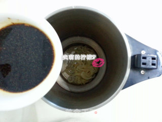 Winter Recipe: [1] How to Use A Soymilk Machine to Make Stewed Pork Skin Jelly recipe