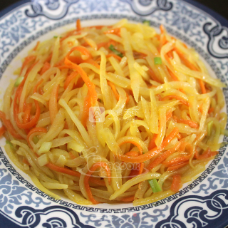 Stir-fried Potato Shreds with Carrots recipe