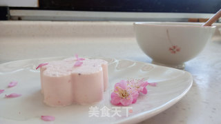 Ling Han Alone, Charming and Charming-plum Fragrant Strawberry Mousse recipe