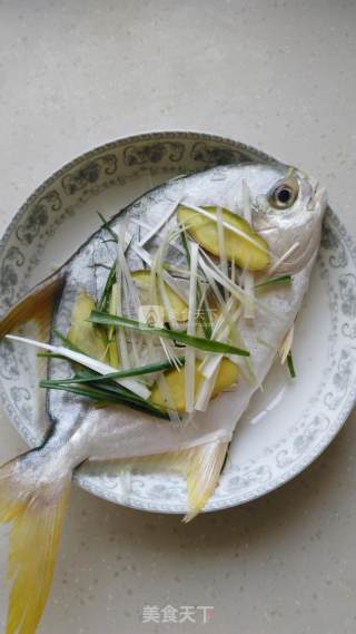 Steamed Golden Pomfret recipe