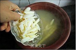 Autumn Nourishing Yin and Moisturizing Lung Soup----simmered Pork Belly with Luo Han Bamboo Shoots recipe