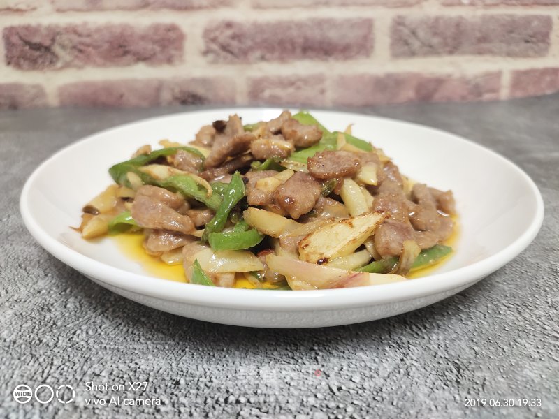 Stir-fried Beef with Green Pepper and Tender Ginger recipe