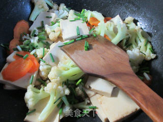 Carrots and Cauliflower Stir-fried Thousand Page Tofu recipe