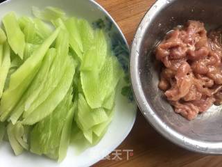 Stir-fried Lettuce with Shredded Pork recipe
