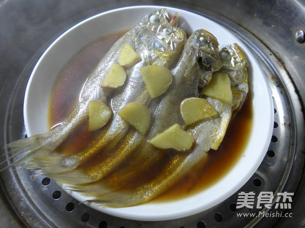 Steamed Small Yellow Croaker recipe