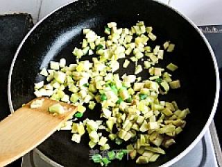 Hot Dry Noodles with Eggplant Meat Sauce recipe