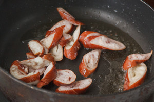 Stir-fried Pork Sausage with Green Garlic and Pepper recipe