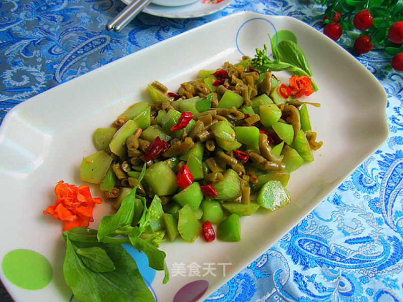 Stir-fried Diced Lettuce with Capers recipe