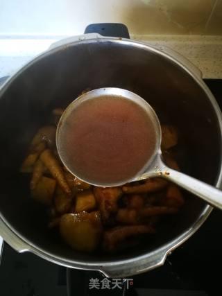 Braised Chicken Hand Potatoes in Sauce recipe