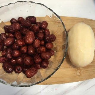 Lotus Root and Red Date Soup recipe