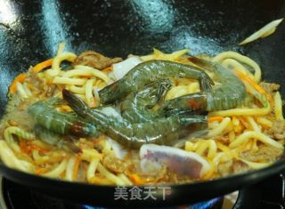 Stir-fried Three Fresh Udon recipe