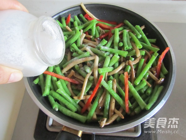 Stir-fried Beans with Tea Tree Mushroom recipe