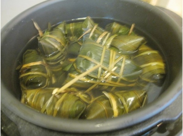 Braised Pork Dumpling with Taro and Salted Egg recipe