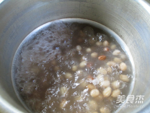 Peanuts and White Kidney Bean Sweet Soup recipe