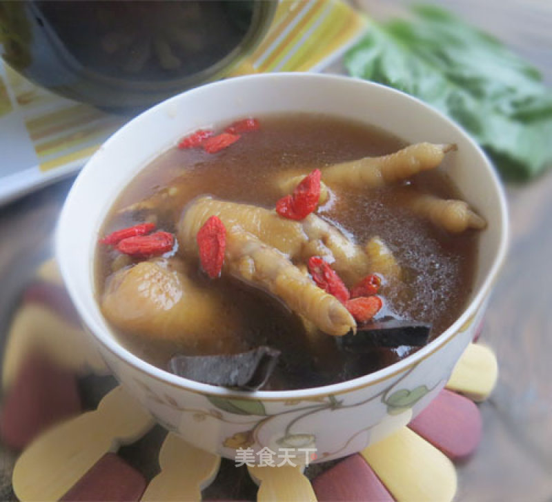 Three Highs, What to Eat-ganoderma Lucidum and Wolfberry Chicken Feet Soup recipe