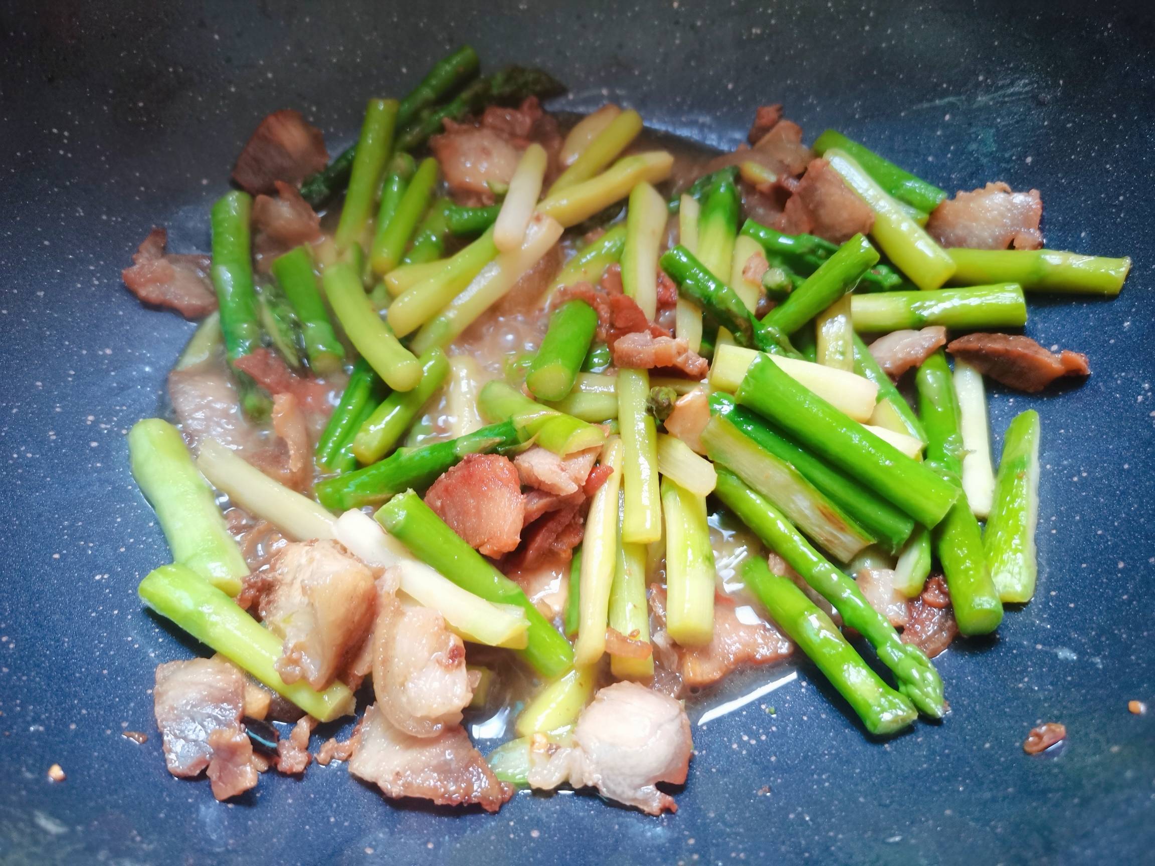 Stir-fried Pork with Green Asparagus recipe