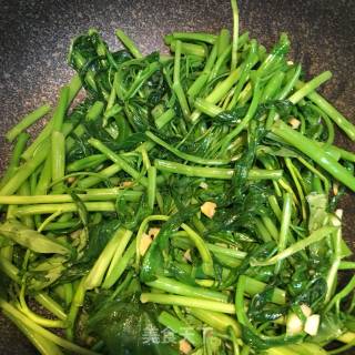 Stir-fried Water Spinach with Garlic recipe