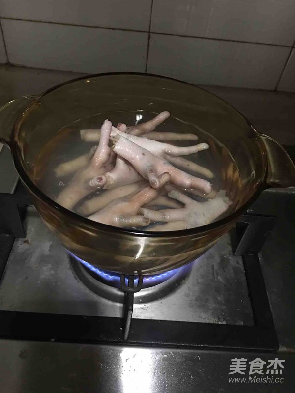 Sichuan-style Soaked Chicken Feet recipe