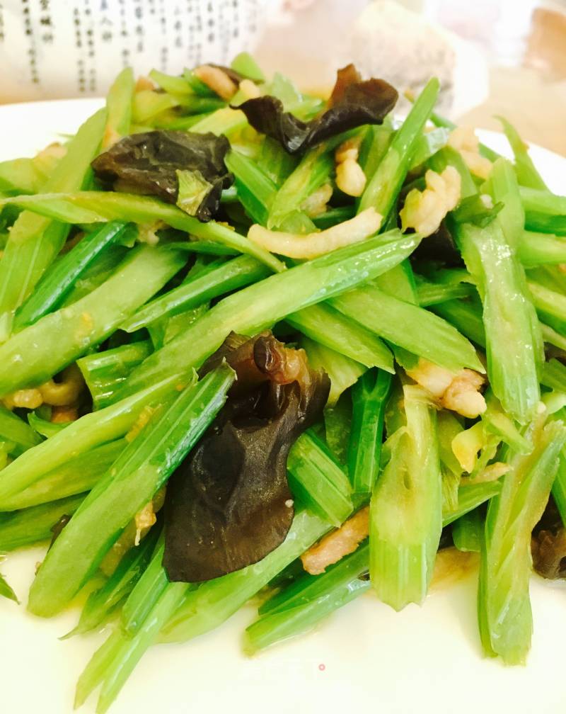 Stir-fried Shredded Pork with Celery recipe