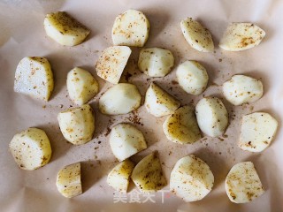 Crispy Roasted Potato Wedges with Crispy Outside and Sticky Inside recipe