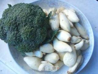 Abalone with Broccoli and Pleurotus Eryngii recipe