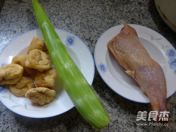 Boiled Chicken Drumsticks with Tofu and Lettuce in Oil recipe