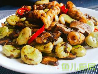 Fresh Squid, Shiitake Mushrooms and Green Broad Beans──private Dishes in Yuer's Kitchen recipe