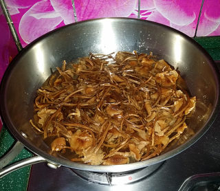 Spicy Tea Tree Mushroom Dry Pot recipe