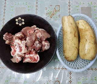 Pork Tail Bone Stewed Lotus Root recipe