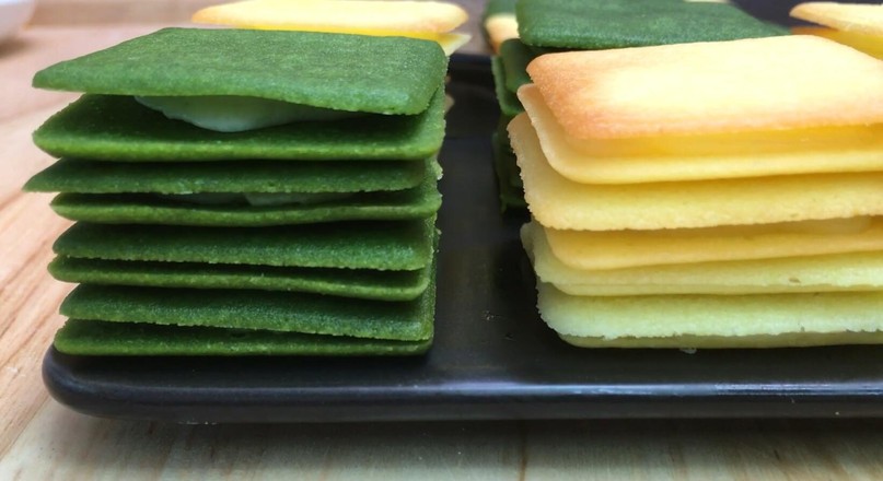 Chocolate Sandwich Crepes, Also Known As "shiroi Koibito", are Full of Sweetness recipe