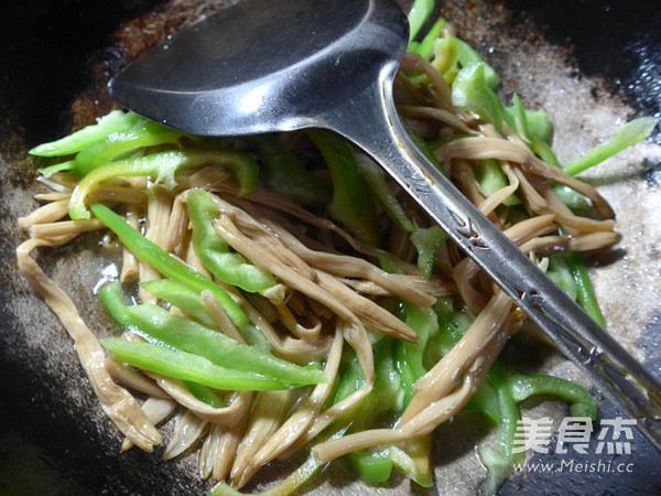 Stir-fried Daylily with Hot Peppers recipe